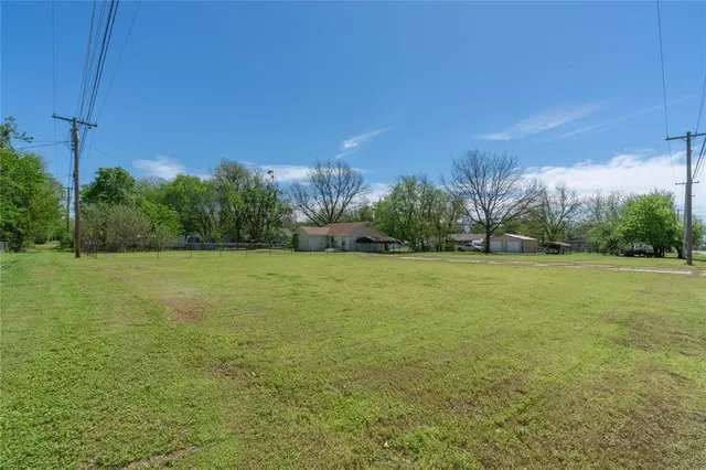 Photo 2 — 410 W Comanche Street, Lindsay, OK 73052
