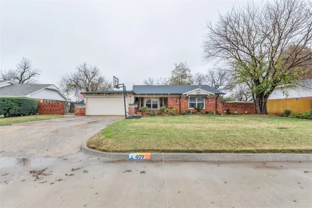 Photo 2 — 409 NE 60th Street, Oklahoma City, OK 73105