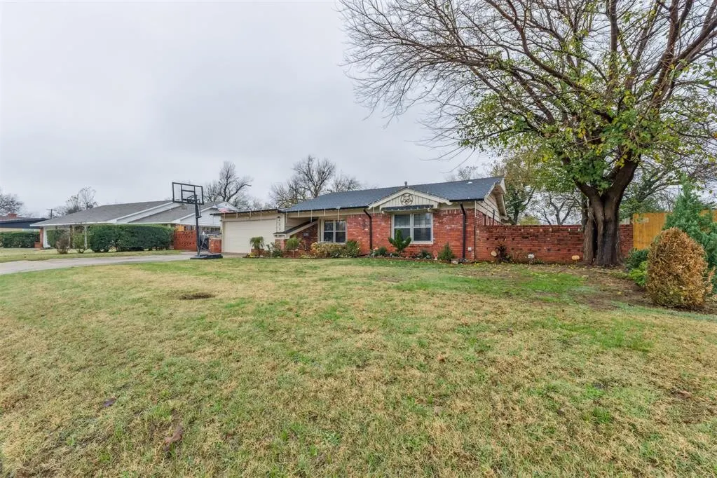 Photo 3 — 409 NE 60th Street, Oklahoma City, OK 73105