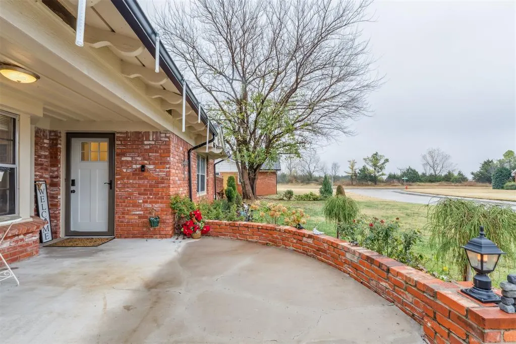 Photo 5 — 409 NE 60th Street, Oklahoma City, OK 73105