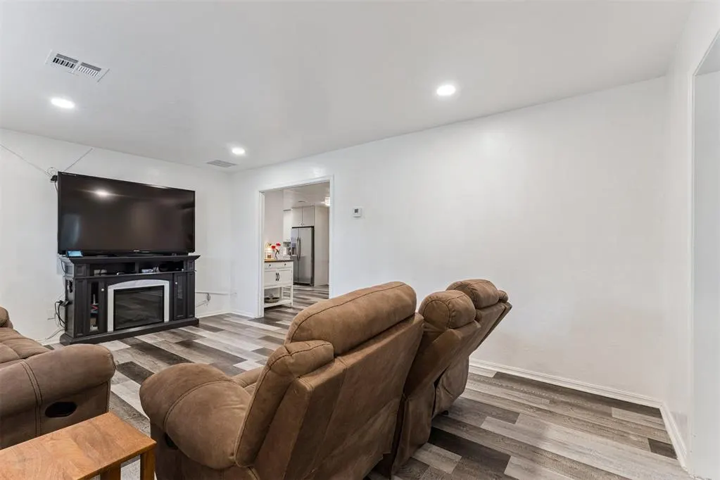 Photo 9 — 409 NE 60th Street, Oklahoma City, OK 73105
