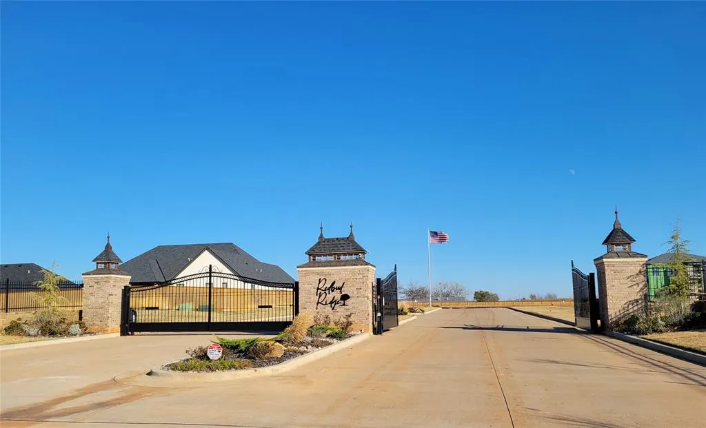 Photo 2 — 3508 Scissortail Lane, Chickasha, OK 73018