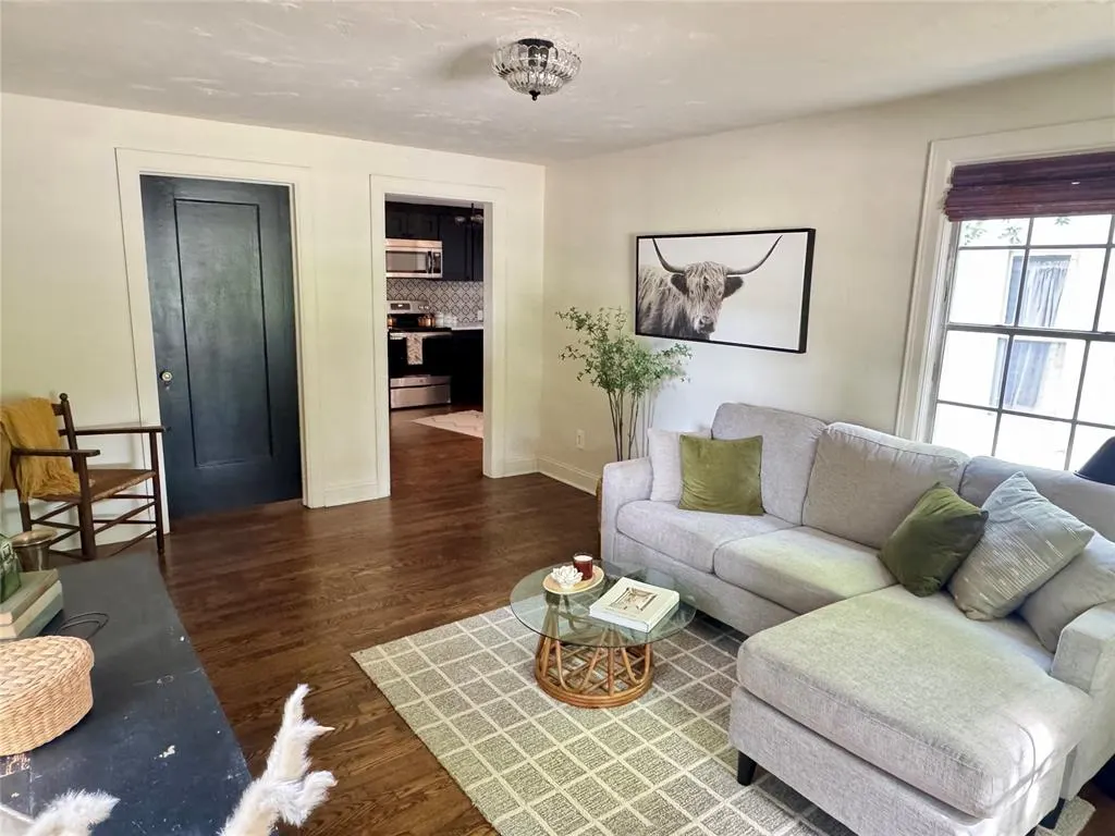 Photo 6 — 415 N Broad Street, Guthrie, OK 73044