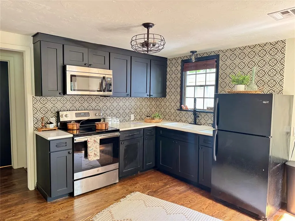 Photo 7 — 415 N Broad Street, Guthrie, OK 73044