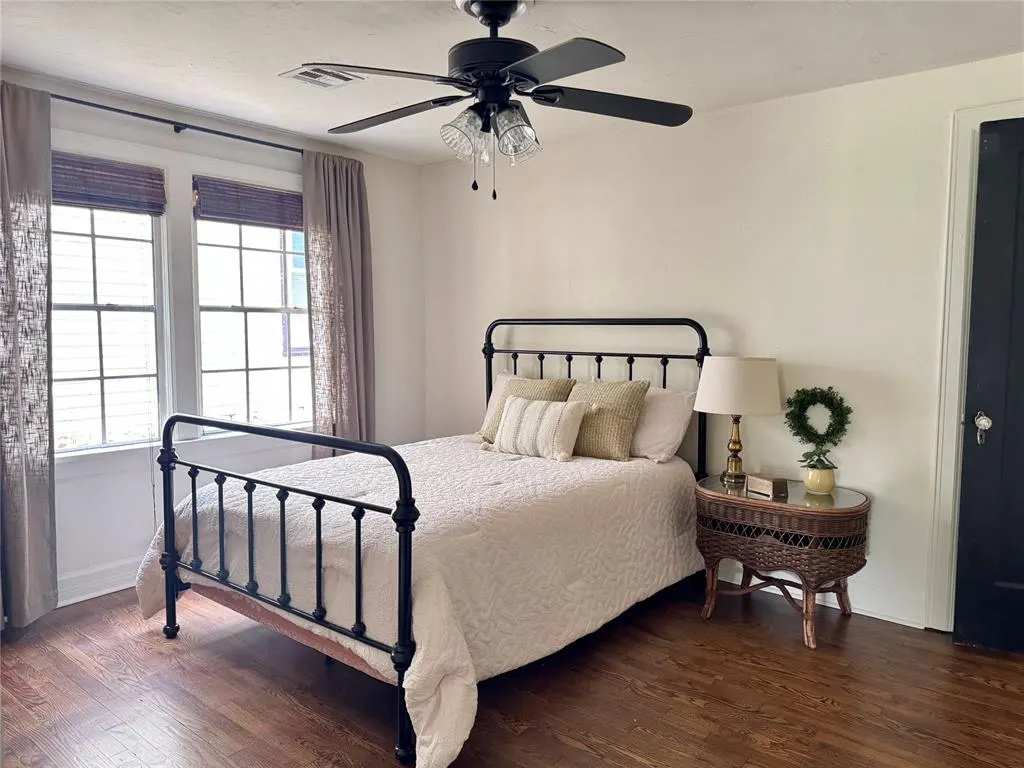 Photo 9 — 415 N Broad Street, Guthrie, OK 73044