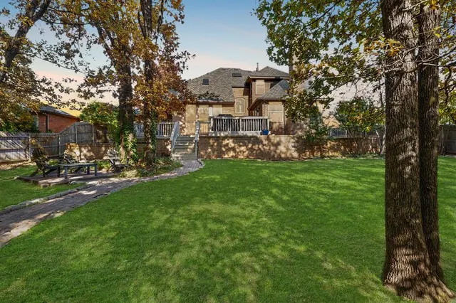 Photo 3 — 1812 Oaks Way, Oklahoma City, OK 73131