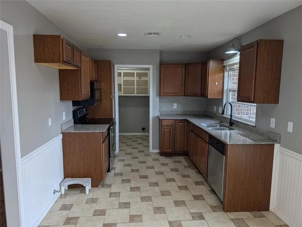 Photo 4 — 16904 Meadow Lake Circle R, Newalla, OK 74857