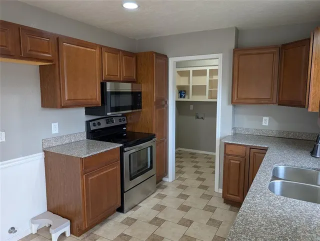 Photo 6 — 16904 Meadow Lake Circle R, Newalla, OK 74857