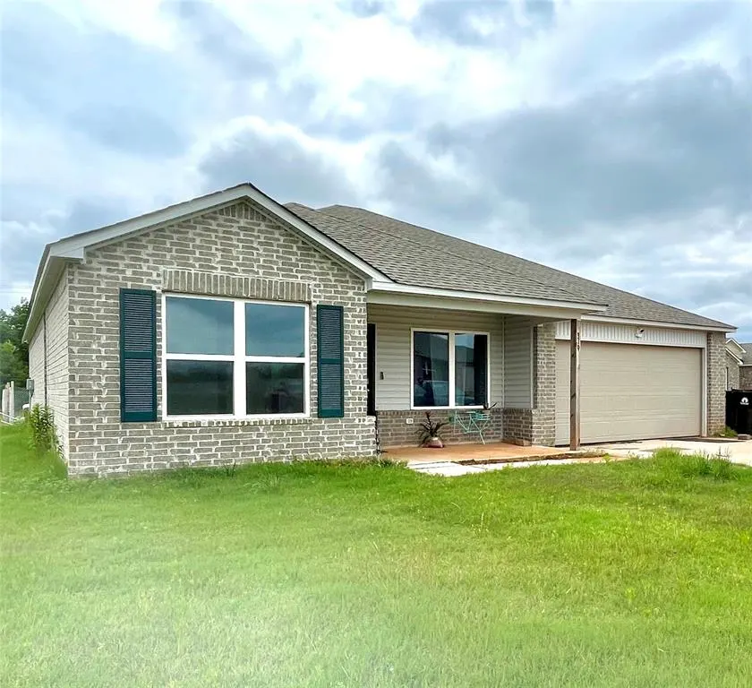 Front exterior — 319 Starlight Drive, Shawnee, OK 74804