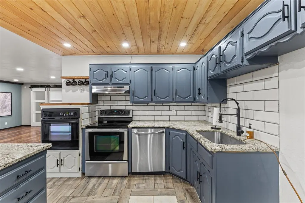 Photo 11 — 1204 Camelot Drive, Clinton, OK 73601