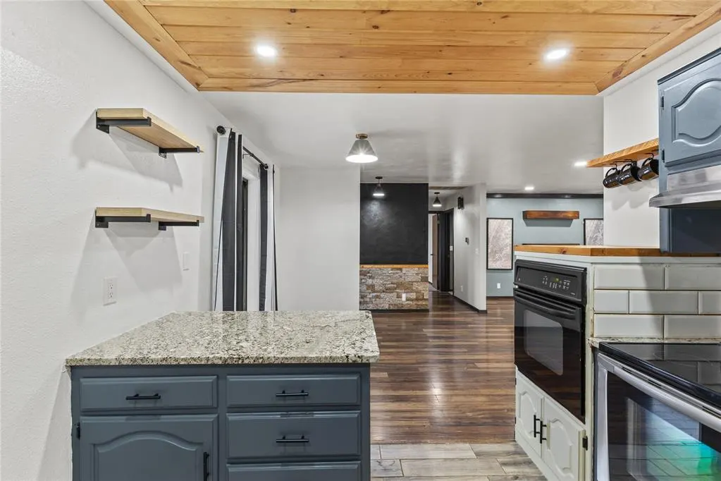 Photo 12 — 1204 Camelot Drive, Clinton, OK 73601