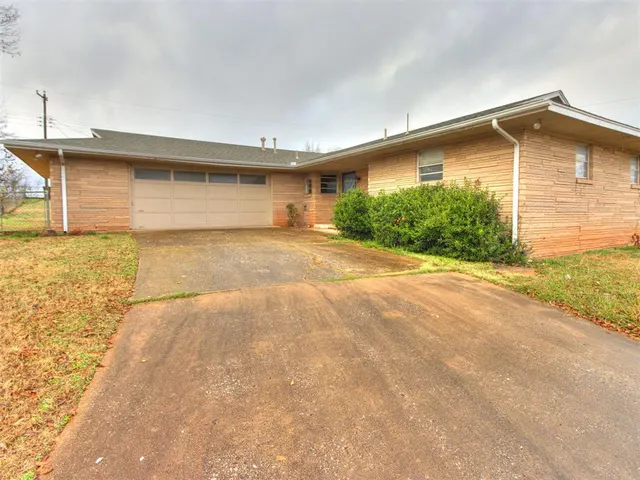 Front exterior — 605 NE 3rd Street, Luther, OK 73054