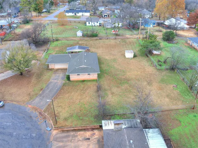 Photo 2 — 605 NE 3rd Street, Luther, OK 73054