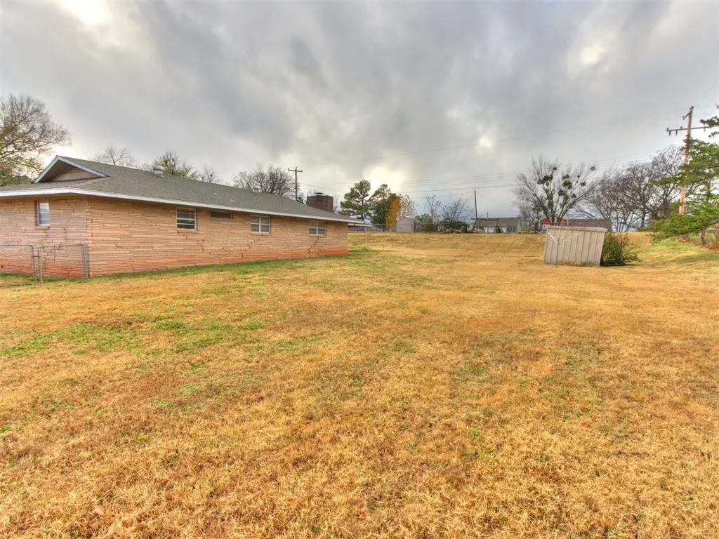 Photo 7 — 605 NE 3rd Street, Luther, OK 73054