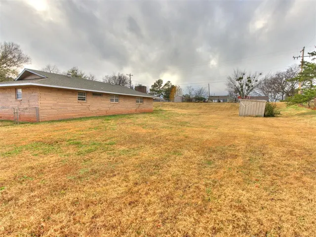 Photo 7 — 605 NE 3rd Street, Luther, OK 73054