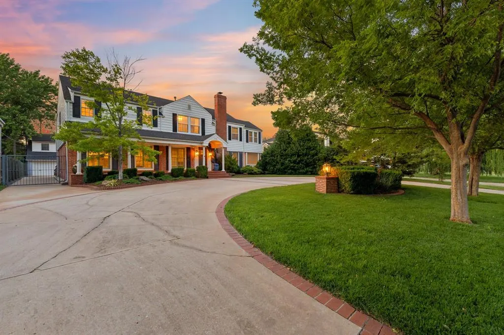 Photo 2 — 1707 Pennington Way, Nichols Hills, OK 73116