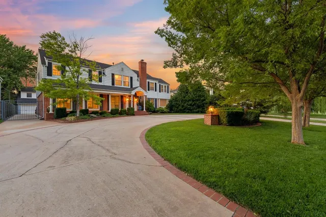 Photo 2 — 1707 Pennington Way, Nichols Hills, OK 73116