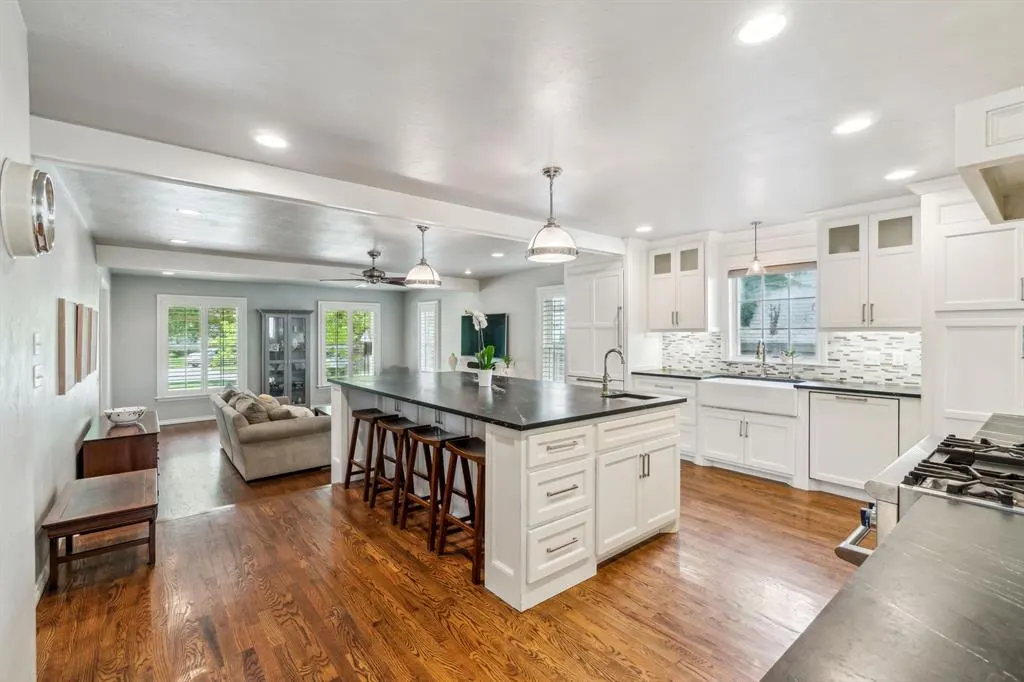 Photo 13 — 1707 Pennington Way, Nichols Hills, OK 73116