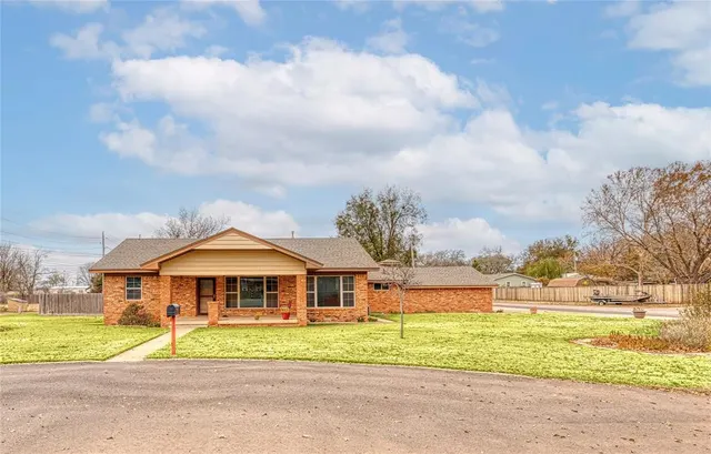 Front exterior — 519 N Peace Avenue, Elk City, OK 73644