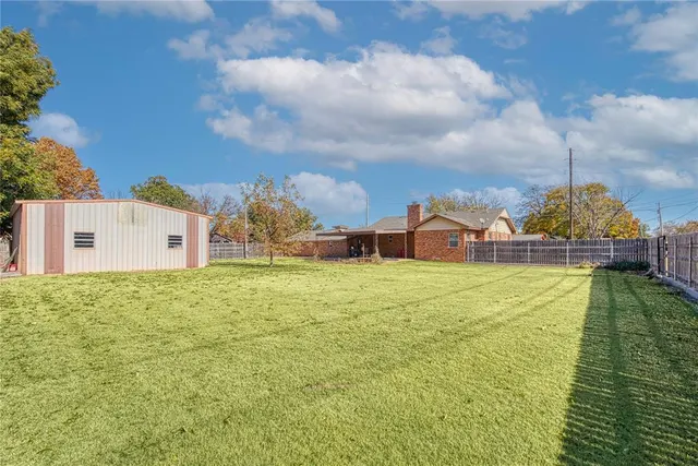 Photo 3 — 519 N Peace Avenue, Elk City, OK 73644
