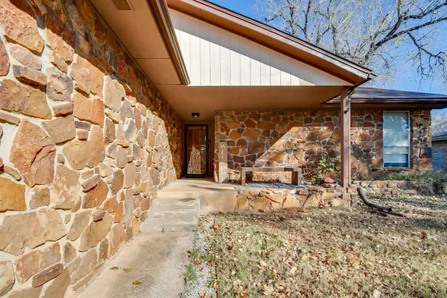 Photo 3 — 11817 Hollyrock Drive, Yukon, OK 73099