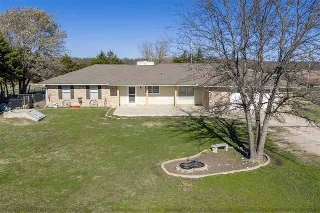 Front exterior — 379022 N Old Highway 62 Highway, Okemah, OK 74859