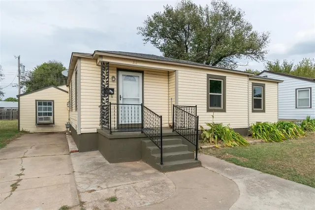 Front exterior — 311 E Grumman Drive, Midwest City, OK 73110