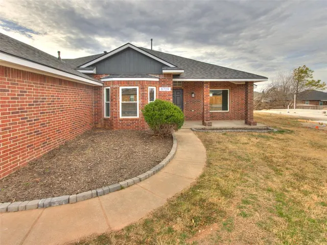 Photo 5 — 8709 Woodbend Drive, Oklahoma City, OK 73135