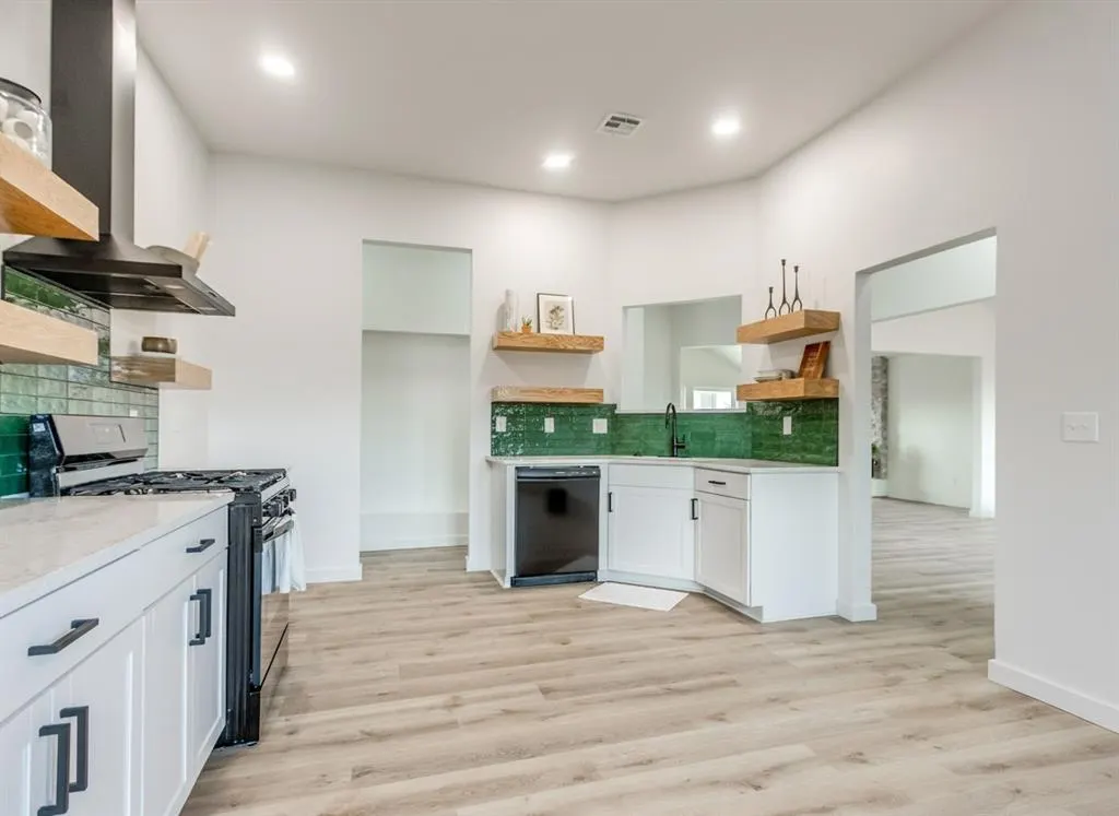 Photo 12 — 8709 Woodbend Drive, Oklahoma City, OK 73135