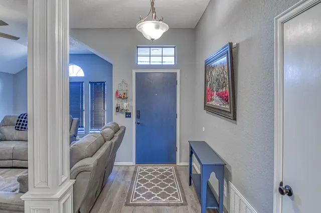 Photo 4 — 9401 Maybrook Drive, Oklahoma City, OK 73159