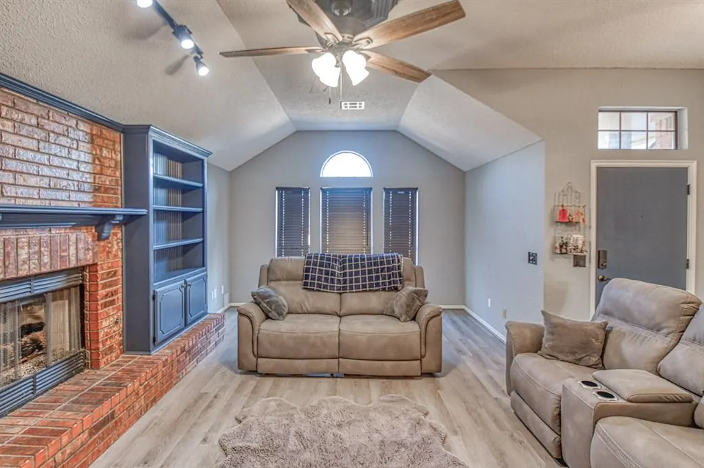 Photo 7 — 9401 Maybrook Drive, Oklahoma City, OK 73159