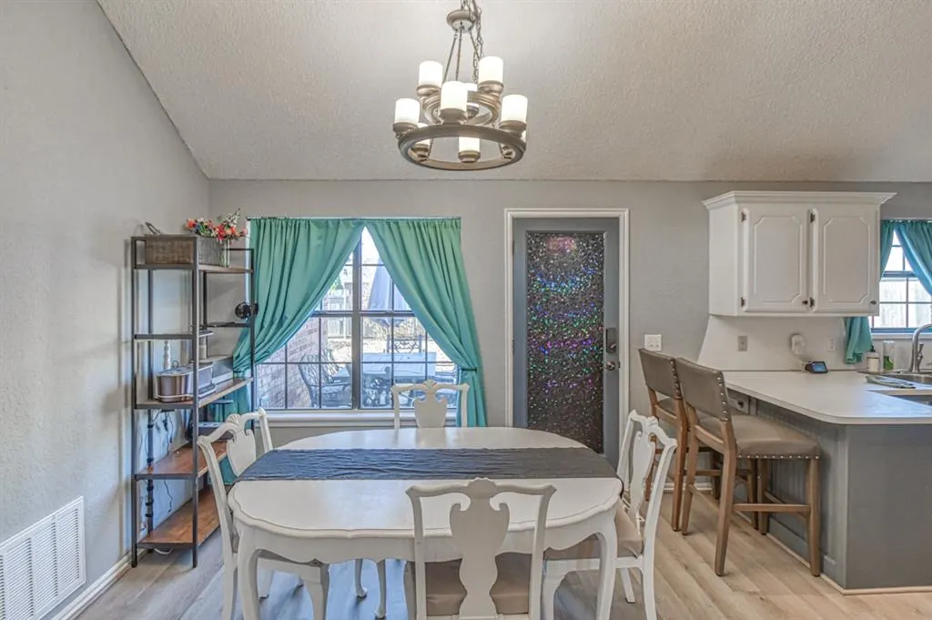 Photo 9 — 9401 Maybrook Drive, Oklahoma City, OK 73159