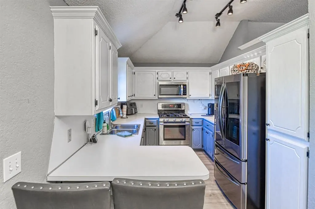 Photo 11 — 9401 Maybrook Drive, Oklahoma City, OK 73159