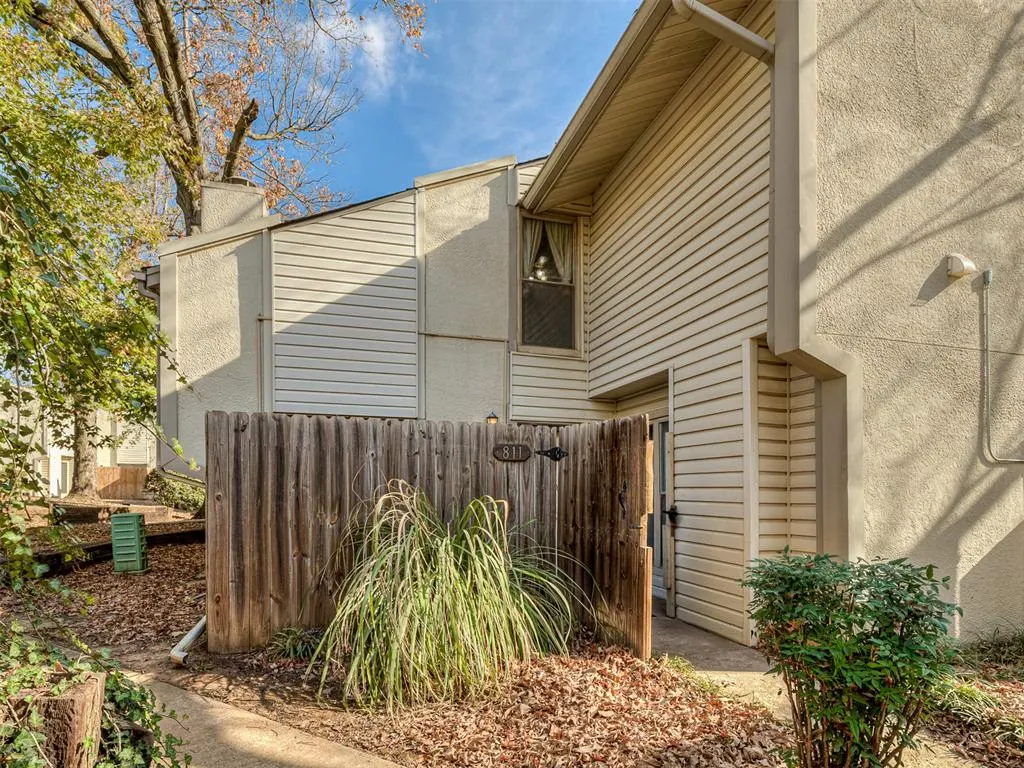 Photo 2 — 811 Red Bird Lane, Norman, OK 73072