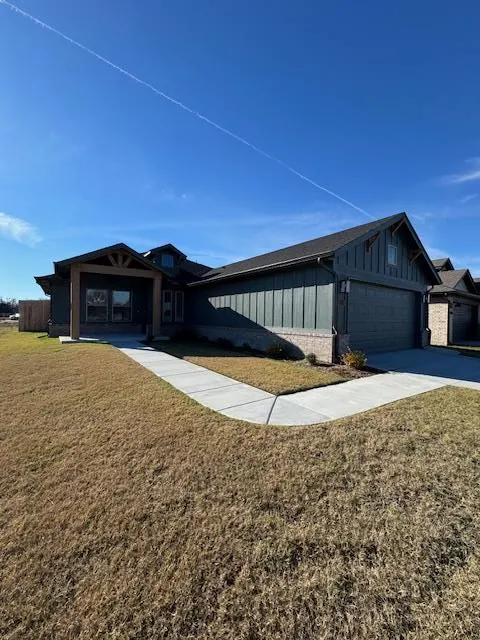 Front exterior — 20110 Woodrock Street, Harrah, OK 73045