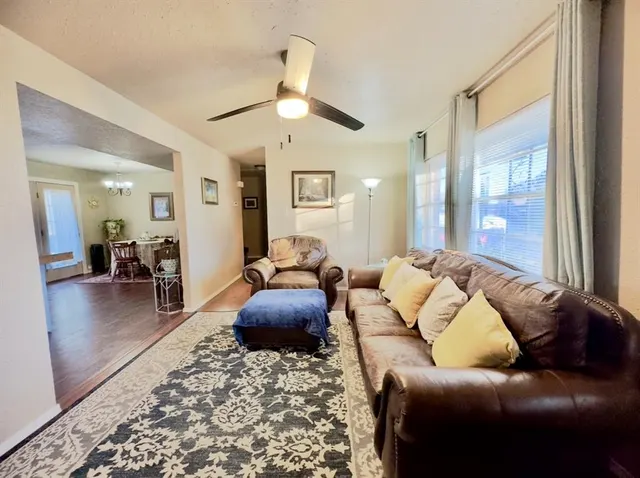 Photo 4 — 305 Gary Street, Mangum, OK 73554