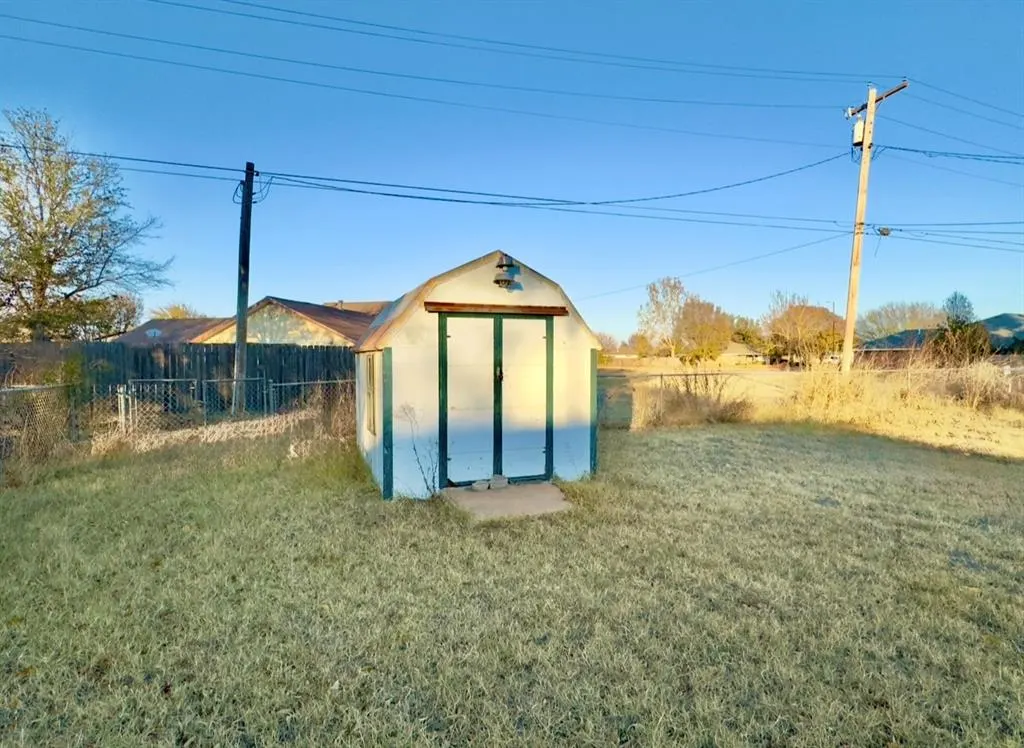 Photo 23 — 305 Gary Street, Mangum, OK 73554