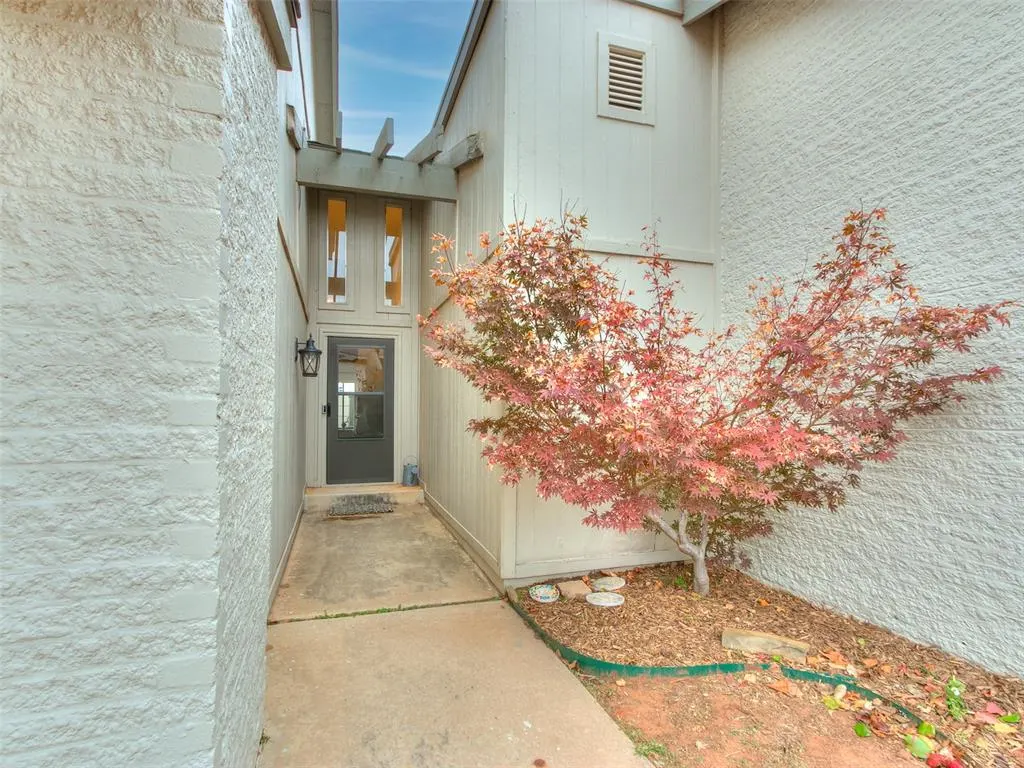 Photo 2 — 9803 Hefner Village Place, Oklahoma City, OK 73162