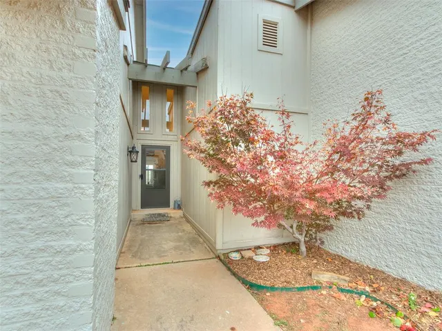 Photo 2 — 9803 Hefner Village Place, Oklahoma City, OK 73162