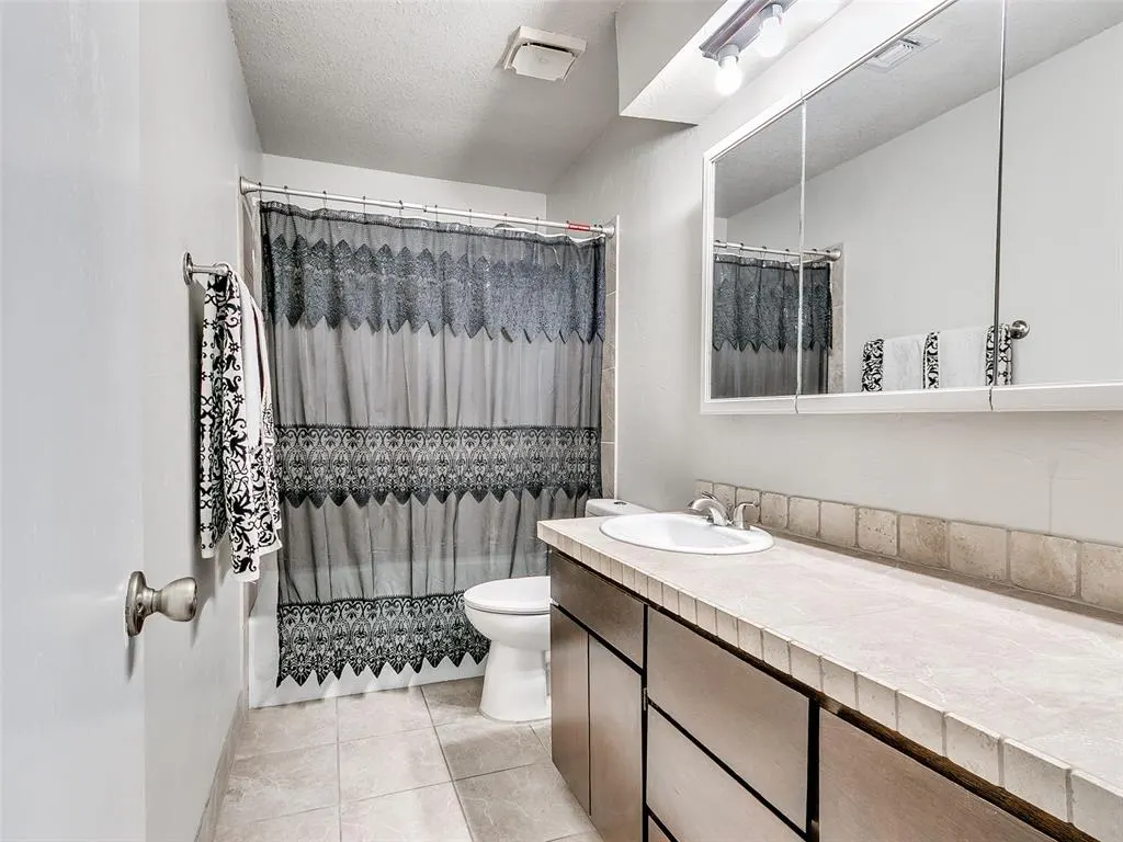 Photo 21 — 9803 Hefner Village Place, Oklahoma City, OK 73162