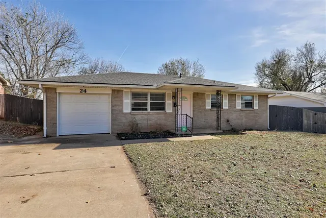 Photo 4 — 24 Seneca Drive, Shawnee, OK 74801