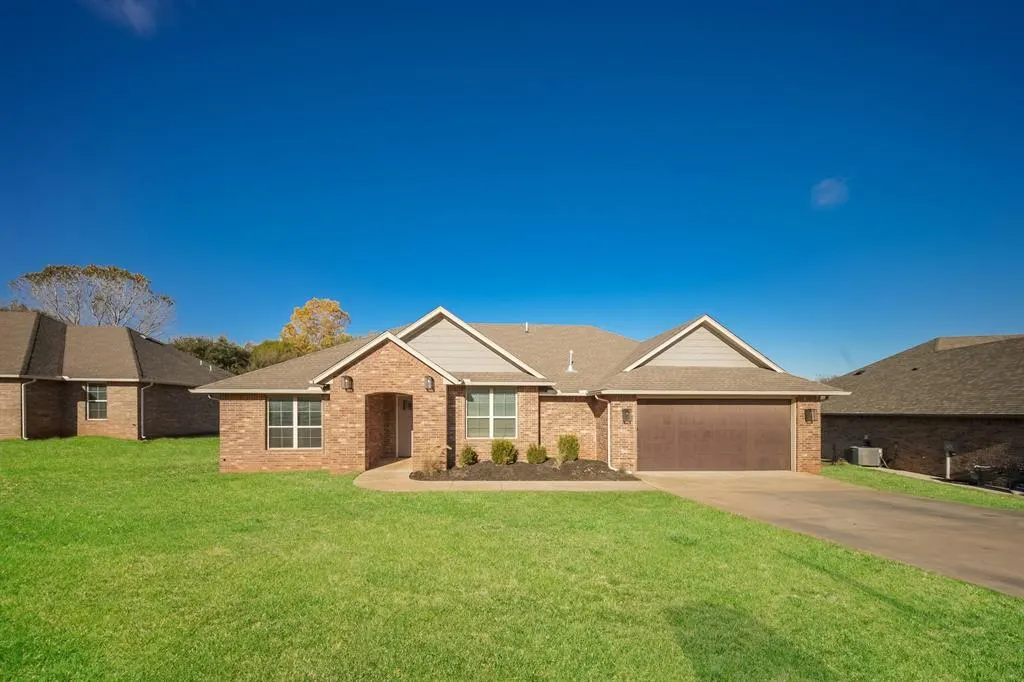 Front exterior — 207 Casey Lane, Washington, OK 73093