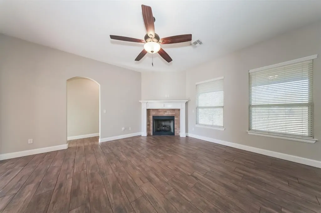 Photo 2 — 207 Casey Lane, Washington, OK 73093