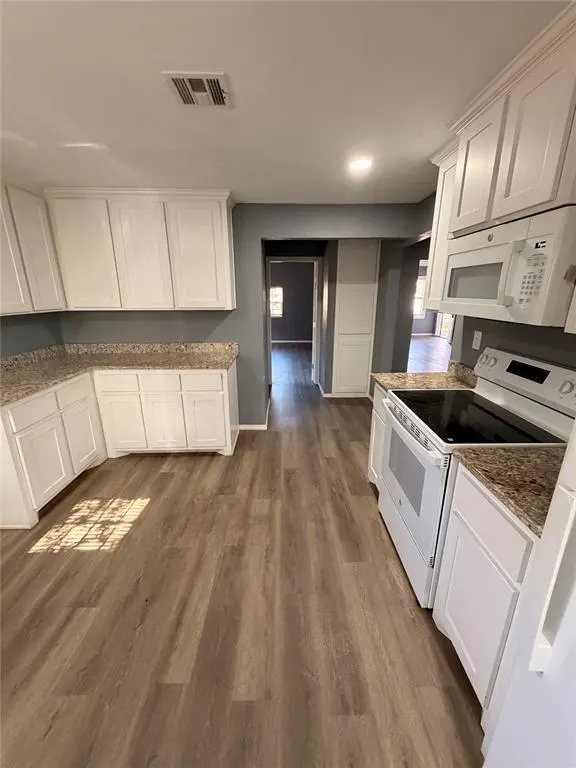 Photo 8 — 1206 SW B Avenue, Lawton, OK 73501