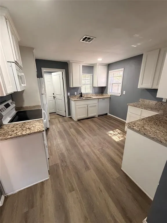 Photo 10 — 1206 SW B Avenue, Lawton, OK 73501