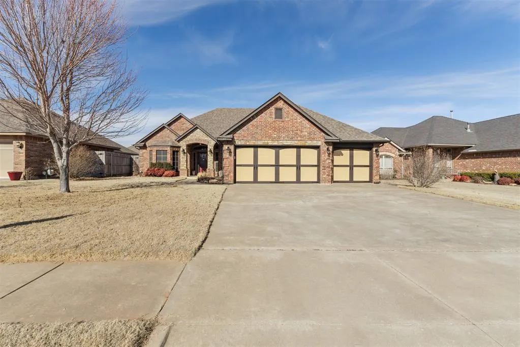 Front exterior — 557 W Pine Rose Court Way, Mustang, OK 73064