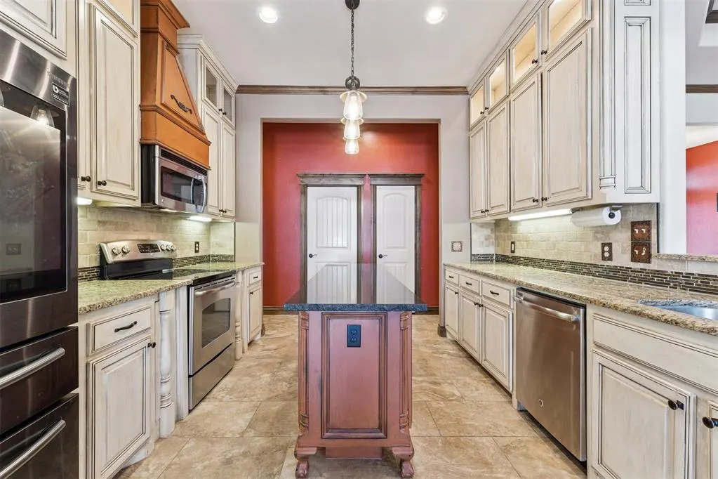 Photo 13 — 557 W Pine Rose Court Way, Mustang, OK 73064