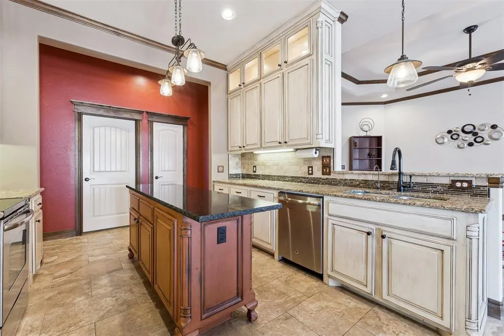 Photo 14 — 557 W Pine Rose Court Way, Mustang, OK 73064
