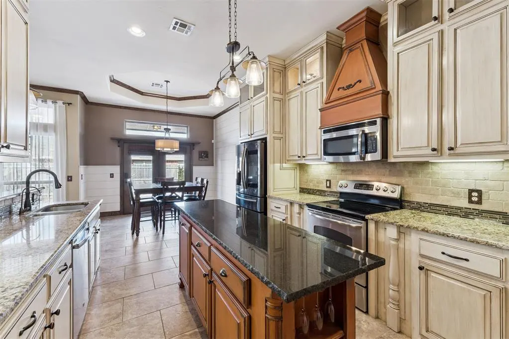 Photo 17 — 557 W Pine Rose Court Way, Mustang, OK 73064