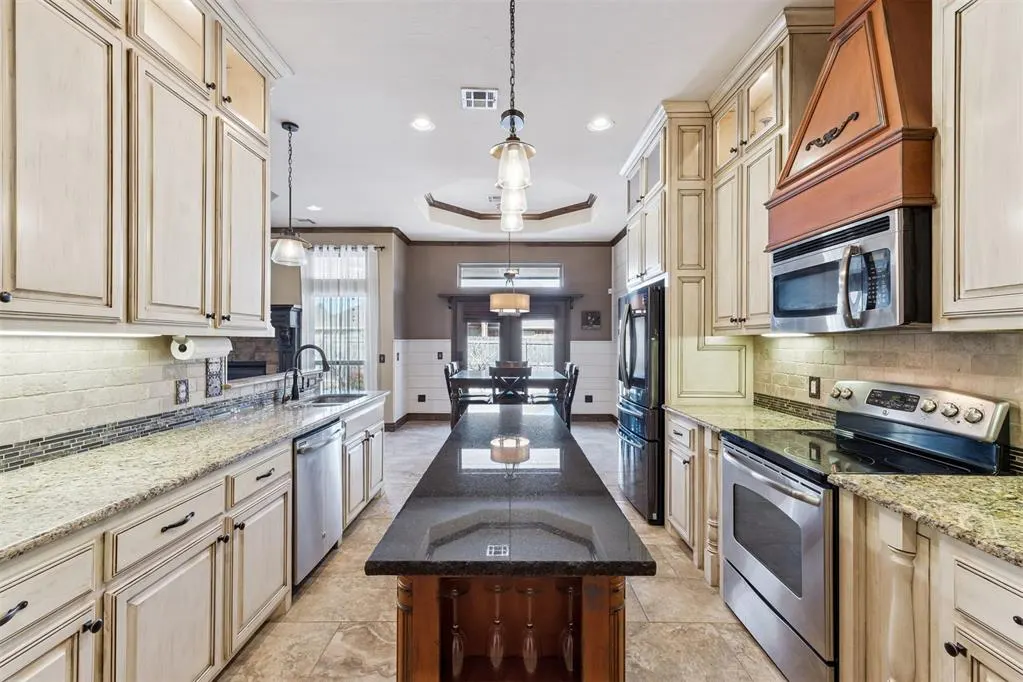 Photo 18 — 557 W Pine Rose Court Way, Mustang, OK 73064